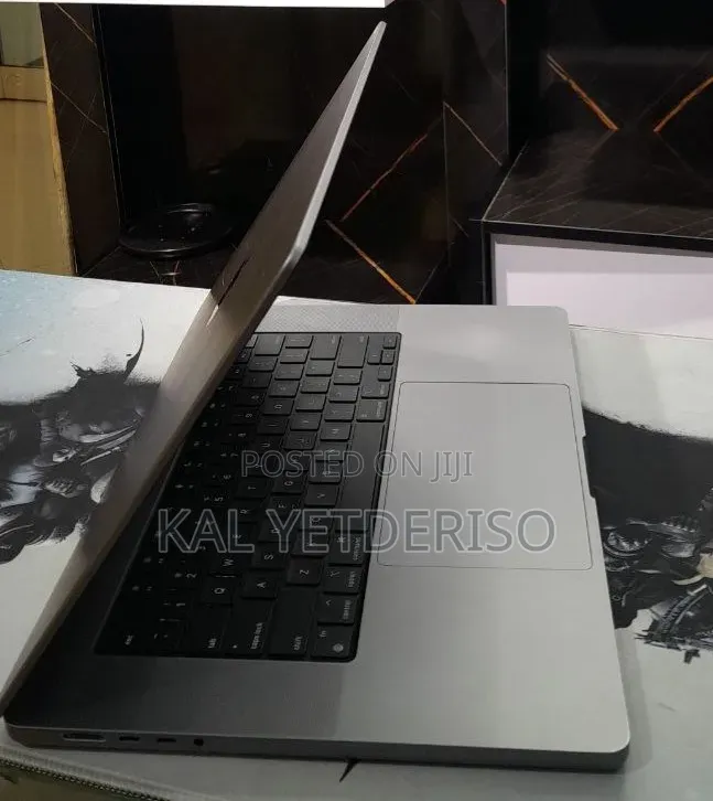 New Laptop Apple MacBook Pro 2021 M1 32GB SSD 512GB