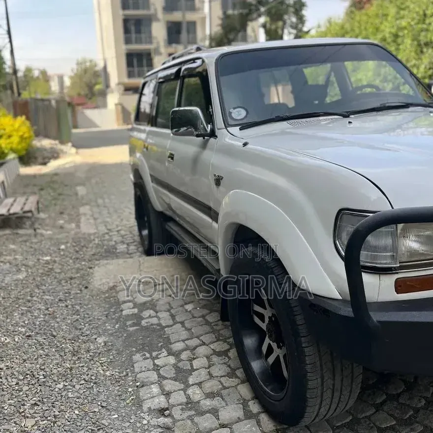 Toyota Land Cruiser 1993 White