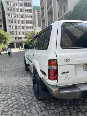 Toyota Land Cruiser 1993 White
