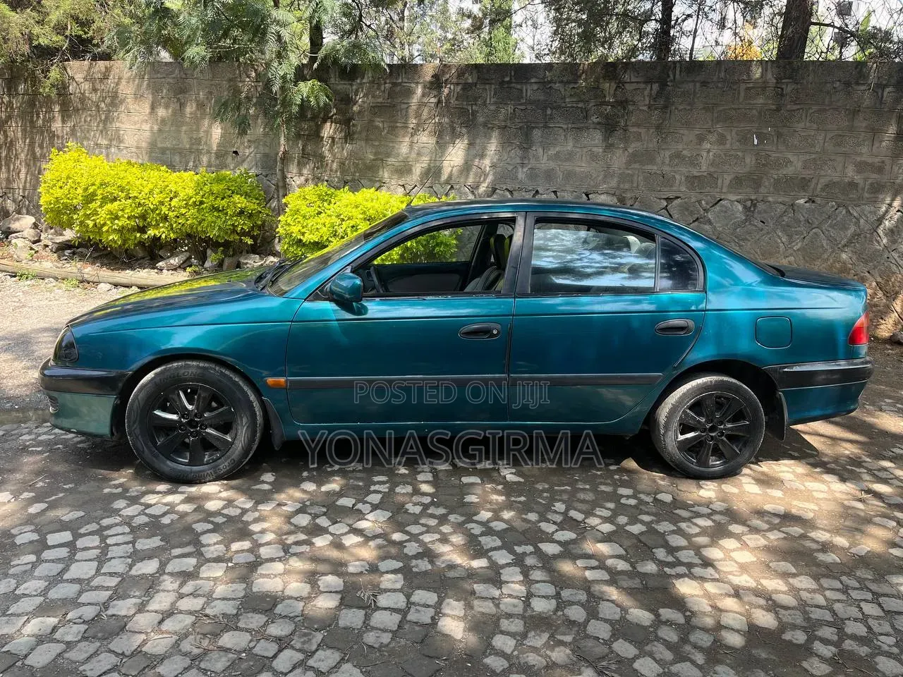Toyota Avensis 1998 Blue