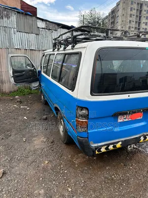 Toyota HiAce 1991 Blue