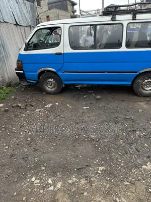 Toyota HiAce 1991 Blue