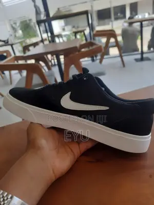NIKE Low Top