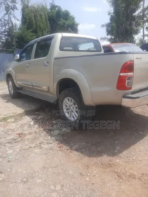 Toyota Hilux 2015 Gold