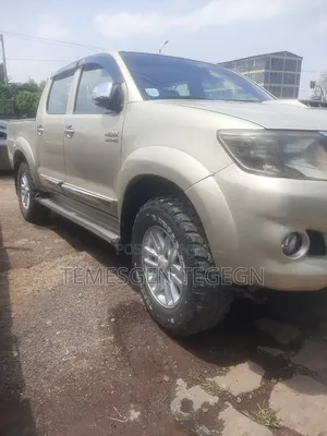 Toyota Hilux 2015 Gold
