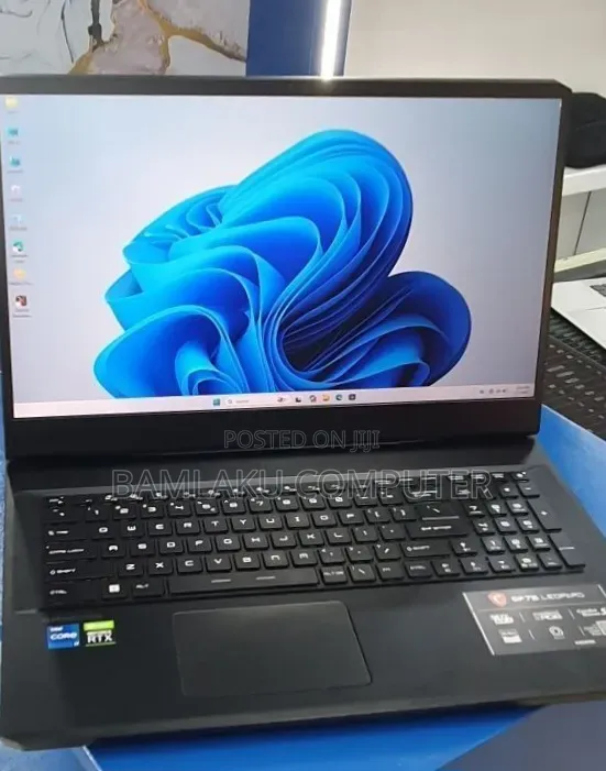 New Laptop MSI GP75 Leopard 16GB Intel Core i7 SSD 1T