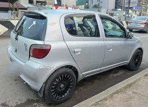 Toyota Vitz 2001 Silver