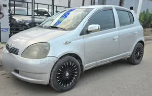 Toyota Vitz 2001 Silver