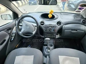 Toyota Vitz 2001 Silver
