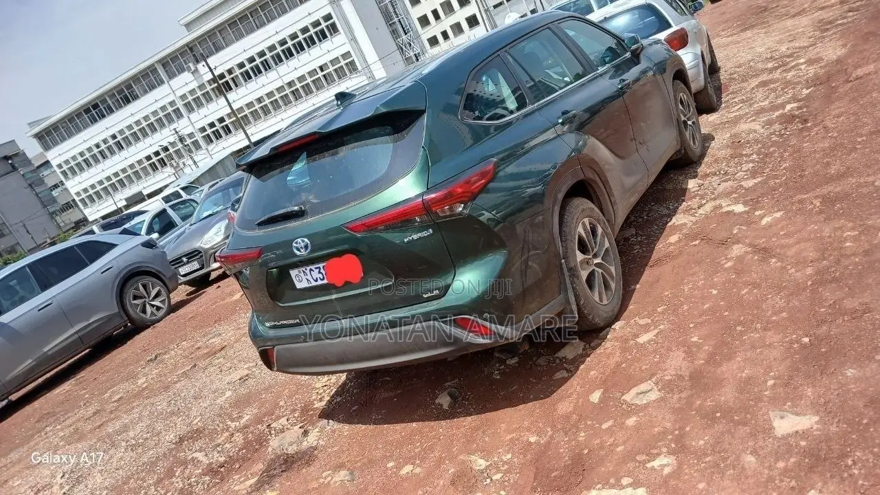 Toyota Highlander Hybrid 2023 Green