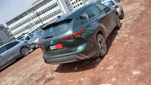 Toyota Highlander Hybrid 2023 Green