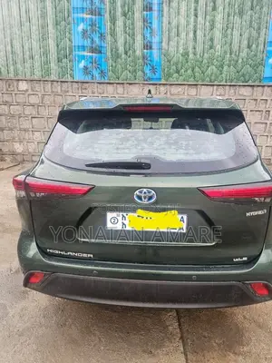 Toyota Highlander Hybrid 2023 Green