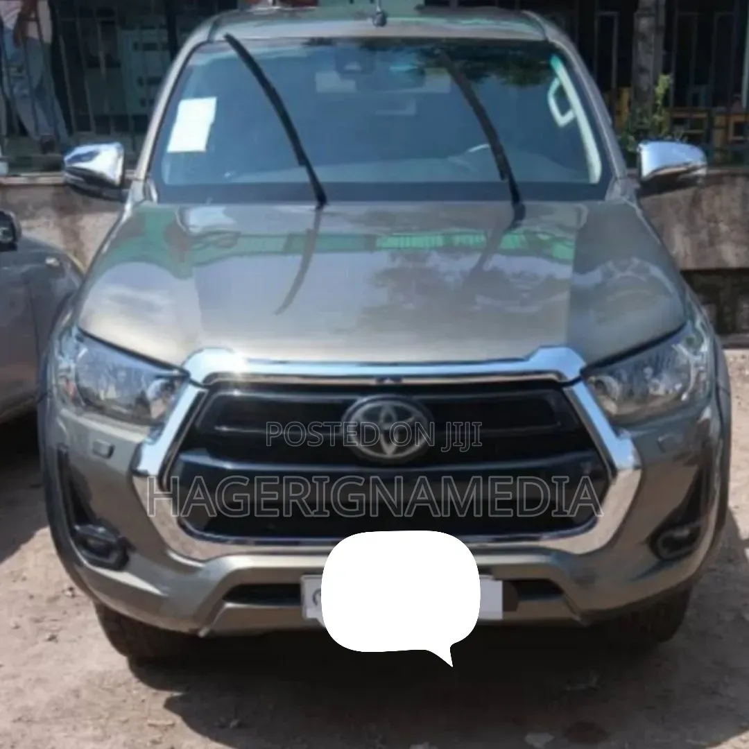 Toyota Hilux 2021 Gray