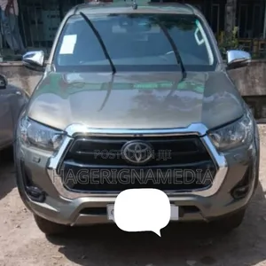 Toyota Hilux 2021 Gray