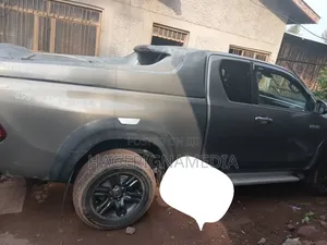 Toyota Hilux 2021 Gray