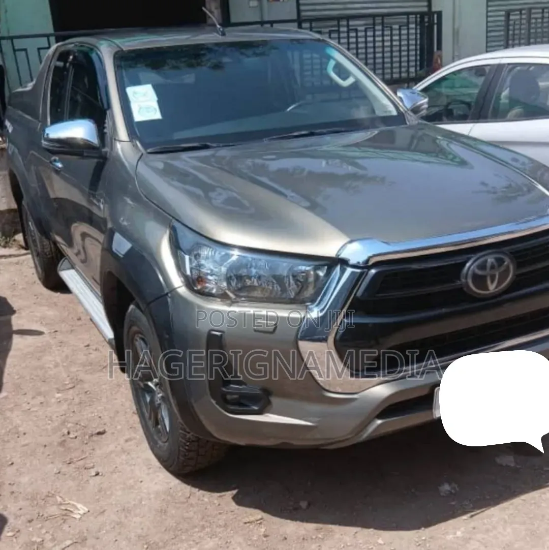 Toyota Hilux 2021 Gray