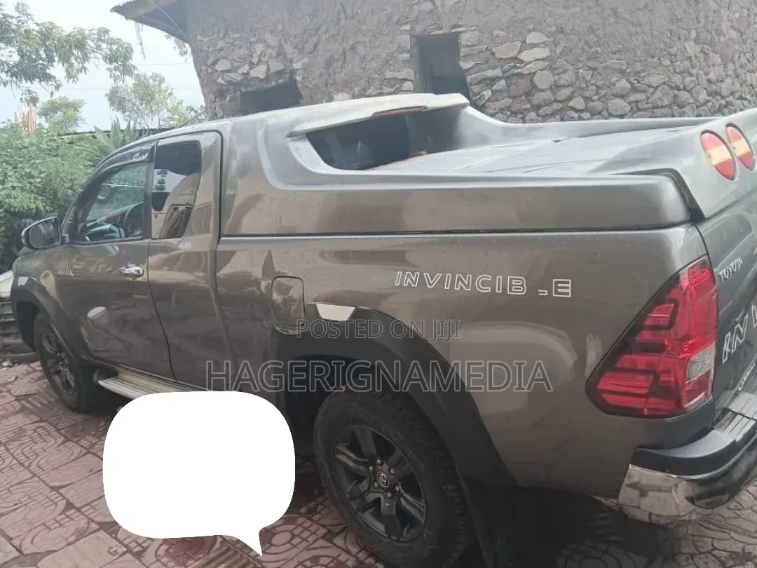Toyota Hilux 2021 Gray