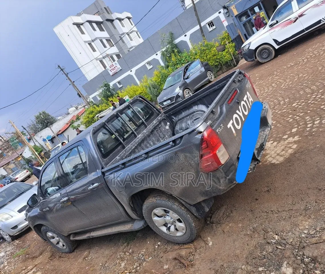 Toyota Hilux 2017 Gray