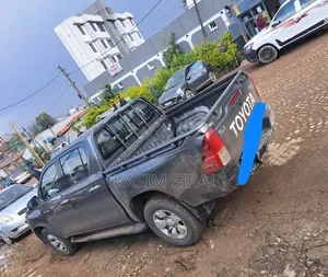 Toyota Hilux 2017 Gray