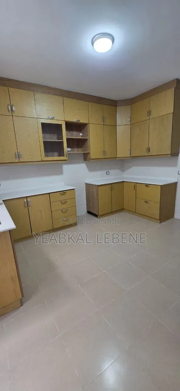 Furnished 6bdrm House in Bole for sale