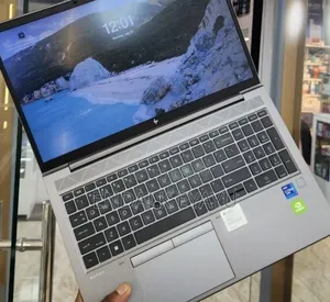 New Laptop HP ZBook Firefly G8 16GB Intel Core i7 SSD 512GB