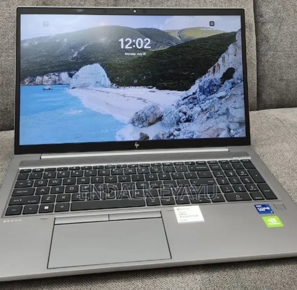 New Laptop HP ZBook Firefly G8 16GB Intel Core i7 SSD 512GB
