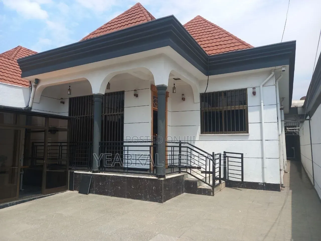 Furnished 5bdrm Villa in Bole for sale