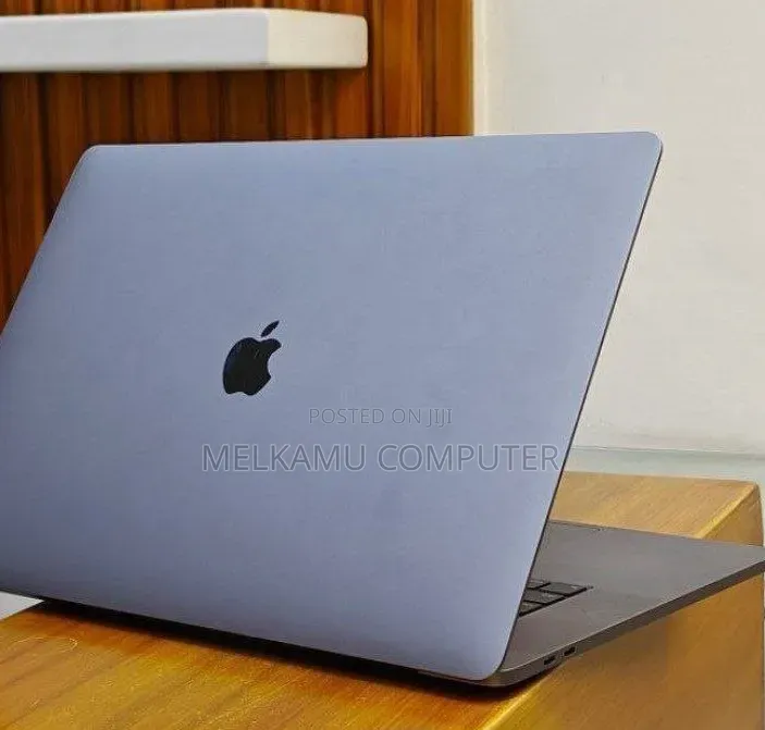 New Laptop Apple MacBook Pro 2018 32GB Intel Core i9 SSD 2T
