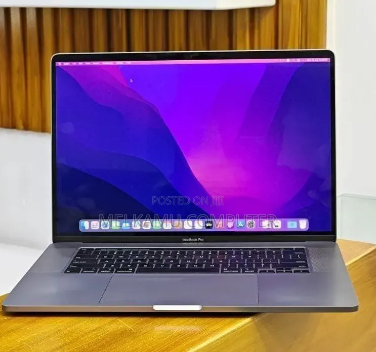 New Laptop Apple MacBook Pro 2018 32GB Intel Core i9 SSD 2T