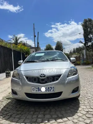 Toyota Yaris 2011 Silver