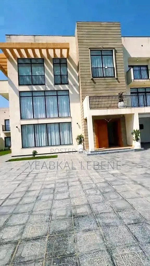 Furnished 11bdrm House in Bole for sale