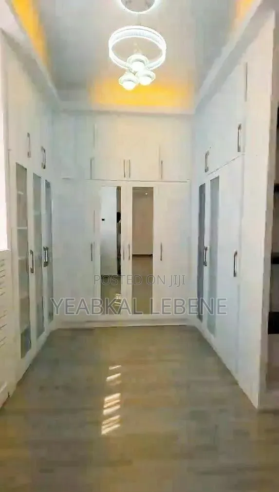 Furnished 11bdrm House in Bole for sale