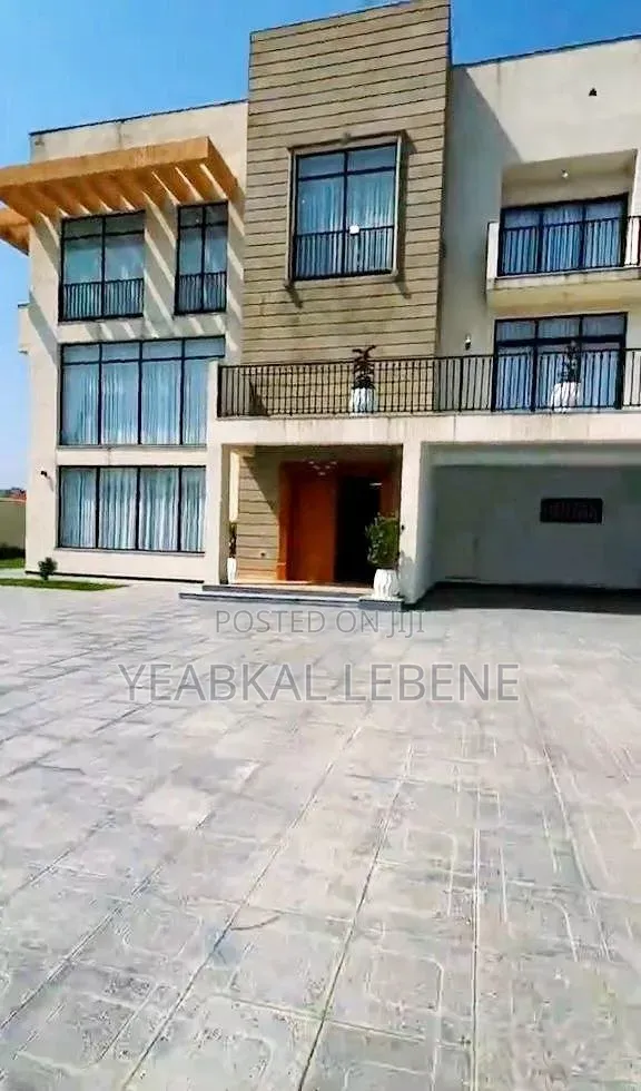 Furnished 11bdrm House in Bole for sale