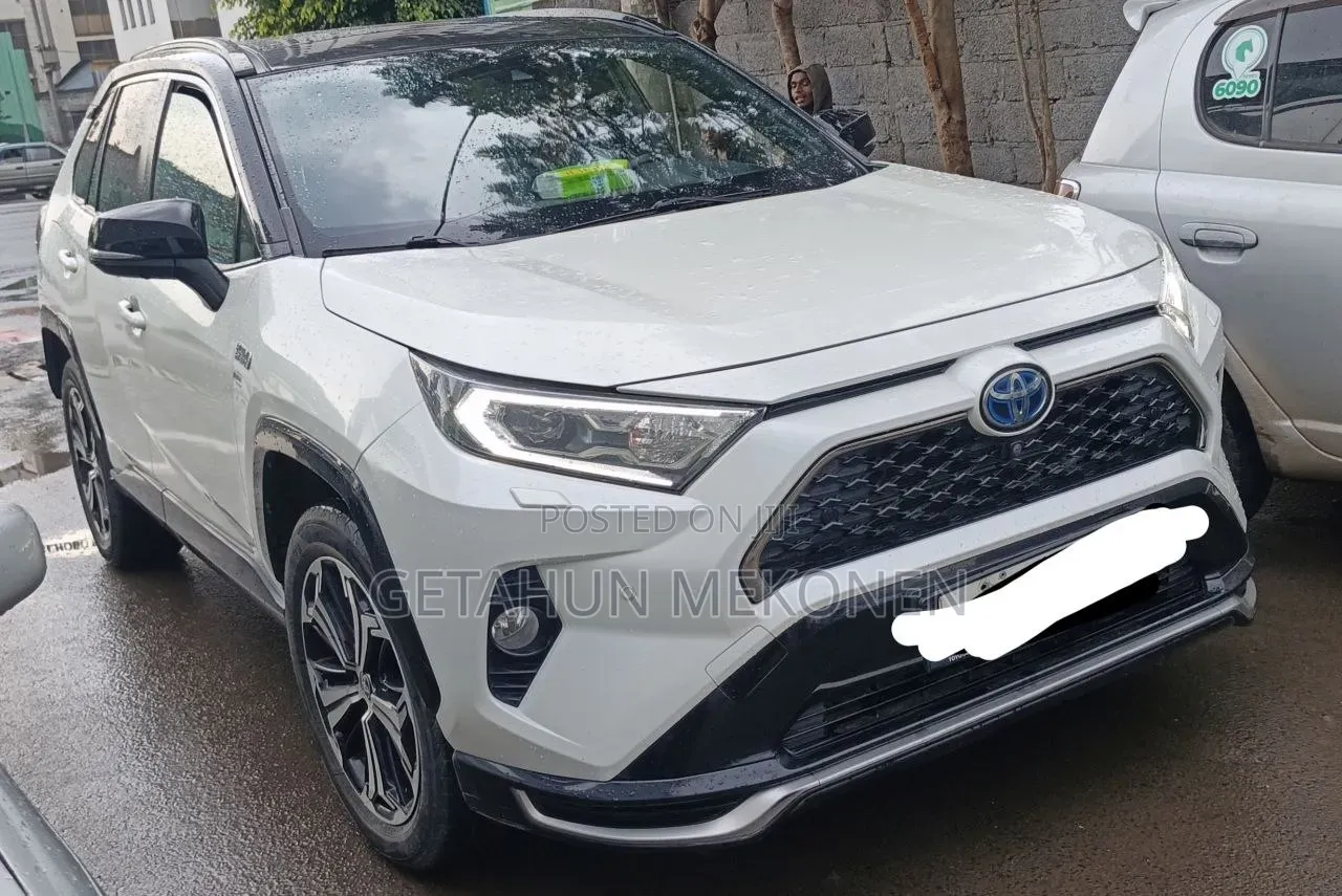 New Toyota RAV4 2024 White