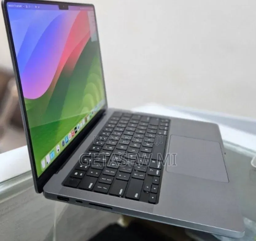 New Laptop Apple MacBook Pro 2021 M1 16GB Apple M1 Pro SSD 512GB