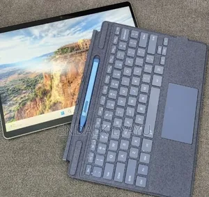New Laptop Microsoft Surface Pro 9 16GB Intel Core i7 SSD 512GB