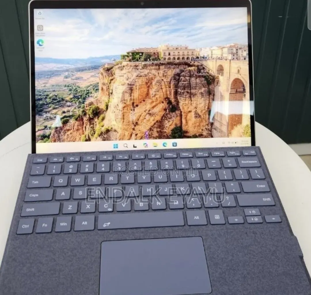 New Laptop Microsoft Surface Pro 9 16GB Intel Core i7 SSD 512GB