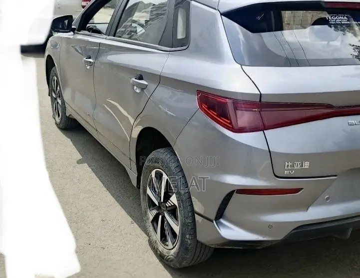 BYD E2 43 kWh 94 hp FWD 2025 Gray