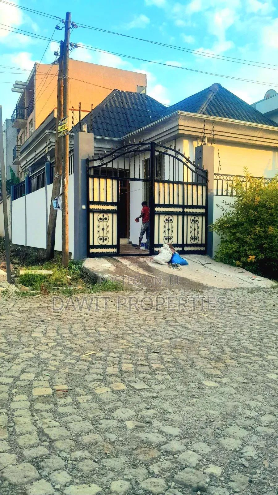 Furnished 5bdrm Villa in Bole for sale