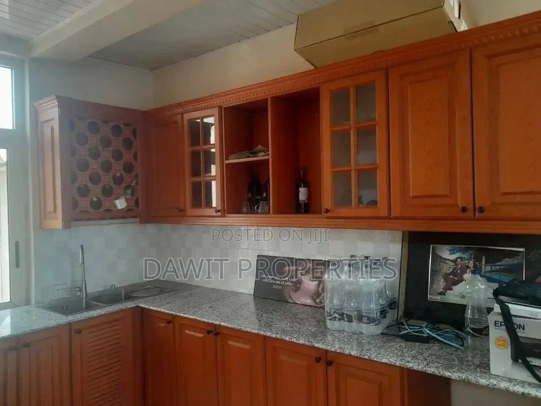 Furnished 5bdrm Villa in Bole for sale