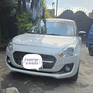 Suzuki Swift 2023 White