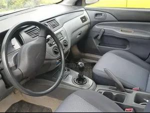 Mitsubishi Lancer 2000 Silver