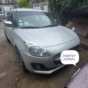 Suzuki Swift 2023 Silver