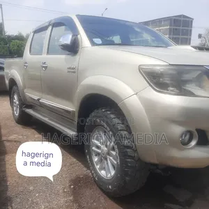 Toyota Hilux 2009 Silver