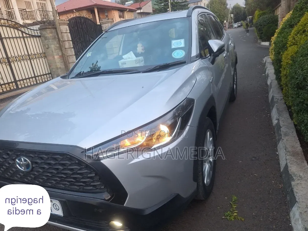 Toyota Corolla Cross Hybrid 2023 Silver