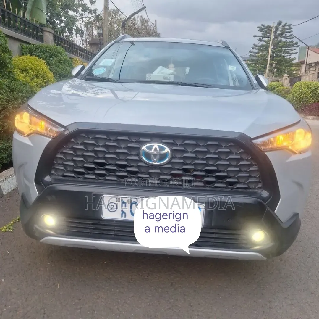 Toyota Corolla Cross Hybrid 2023 Silver