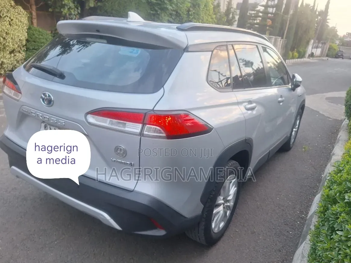 Toyota Corolla Cross Hybrid 2023 Silver