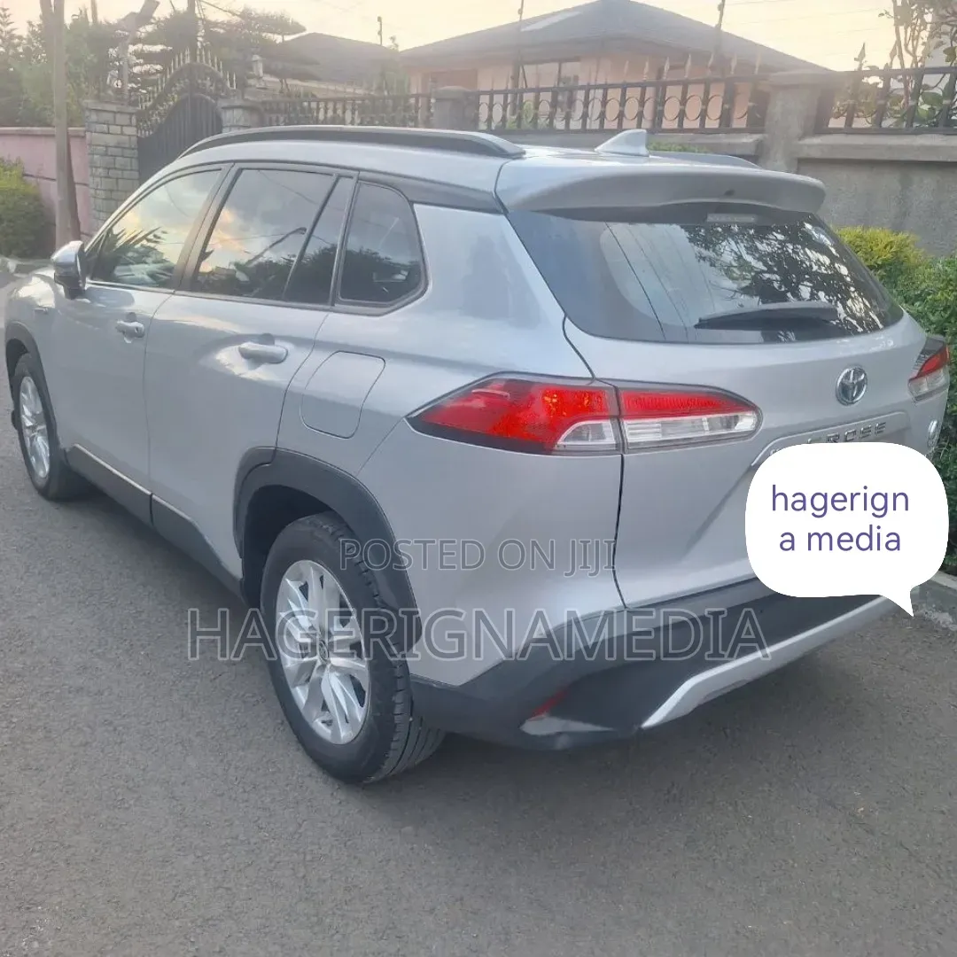Toyota Corolla Cross Hybrid 2023 Silver