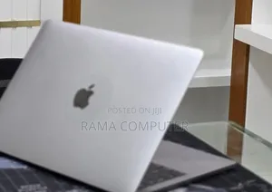 New Laptop Apple MacBook Pro 2017 16GB Intel Core i5 SSD 512GB