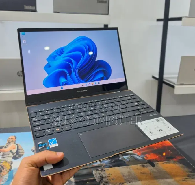 New Laptop Asus 16GB Intel Core i7 SSD 512GB